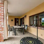 Сasa de vacaciones 4 Bedroom Lovely In *