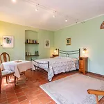 4 Bedroom Lovely In Ferienhaus Lequio Tanaro