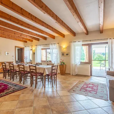 Feriehus 4 Bedroom Lovely In Lequio Tanaro