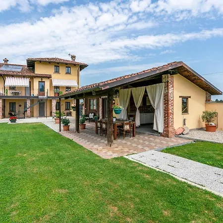 Nyaraló 4 Bedroom Lovely In