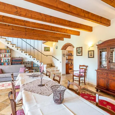 Feriehus 4 Bedroom Lovely In