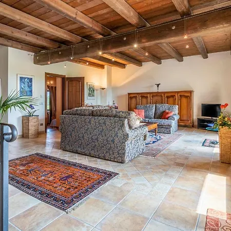 4 Bedroom Lovely In Lequio Tanaro