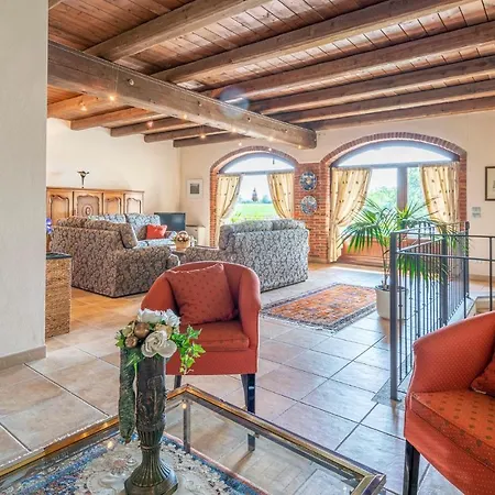 4 Bedroom Lovely In Lequio Tanaro