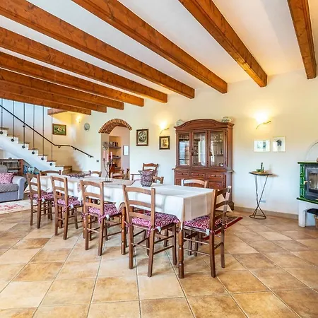 4 Bedroom Lovely In Lequio Tanaro